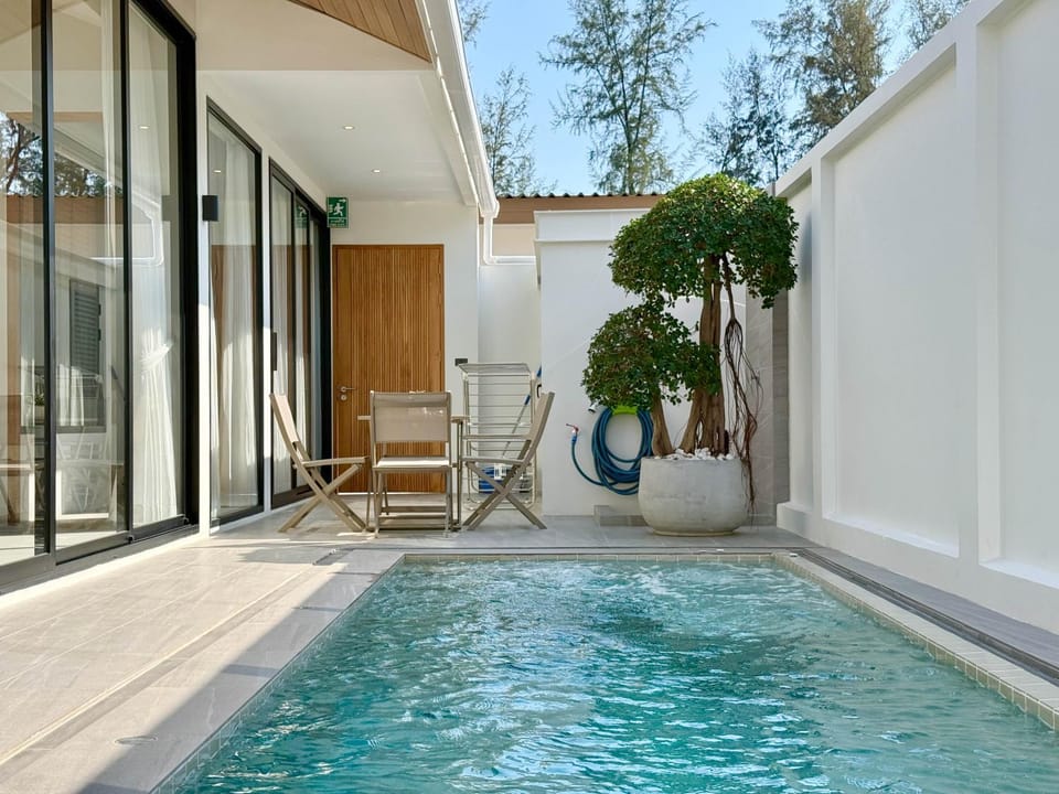 Patio, Day, Pool view, Swimming pool, sunbed