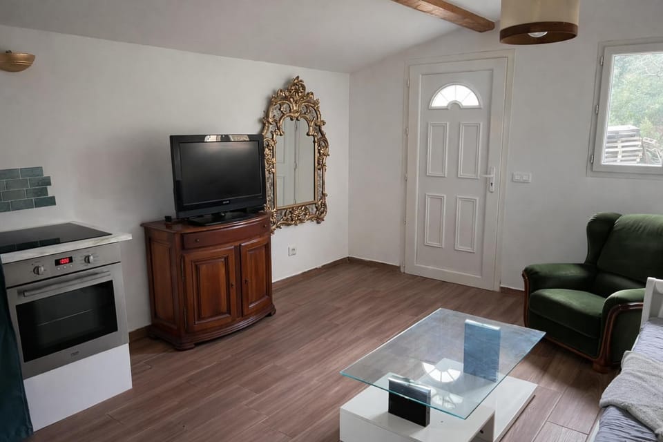 Communal lounge/ TV room, Living room