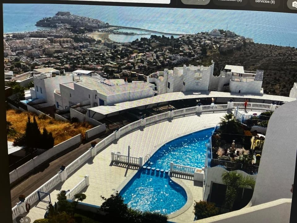 Property building, Nearby landmark, Bird's eye view, City view, Pool view, Sea view