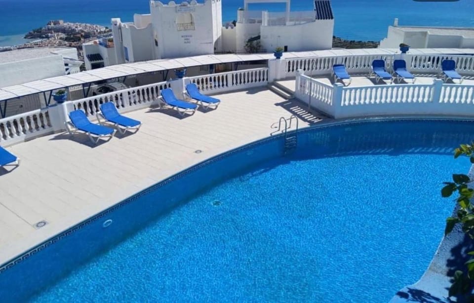 Pool view, Sea view, Swimming pool, sunbed