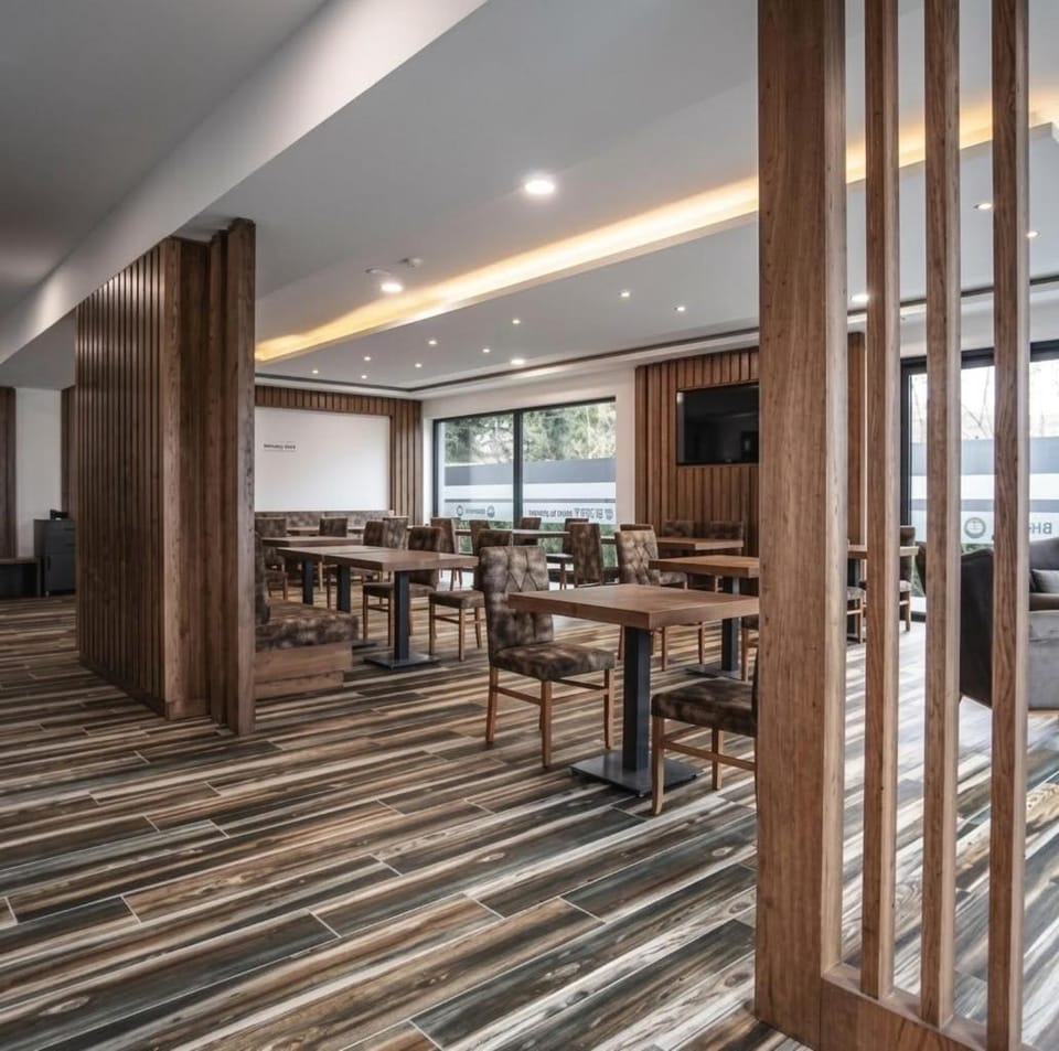 Restaurant/places to eat, Communal lounge/ TV room, TV and multimedia, Evening entertainment