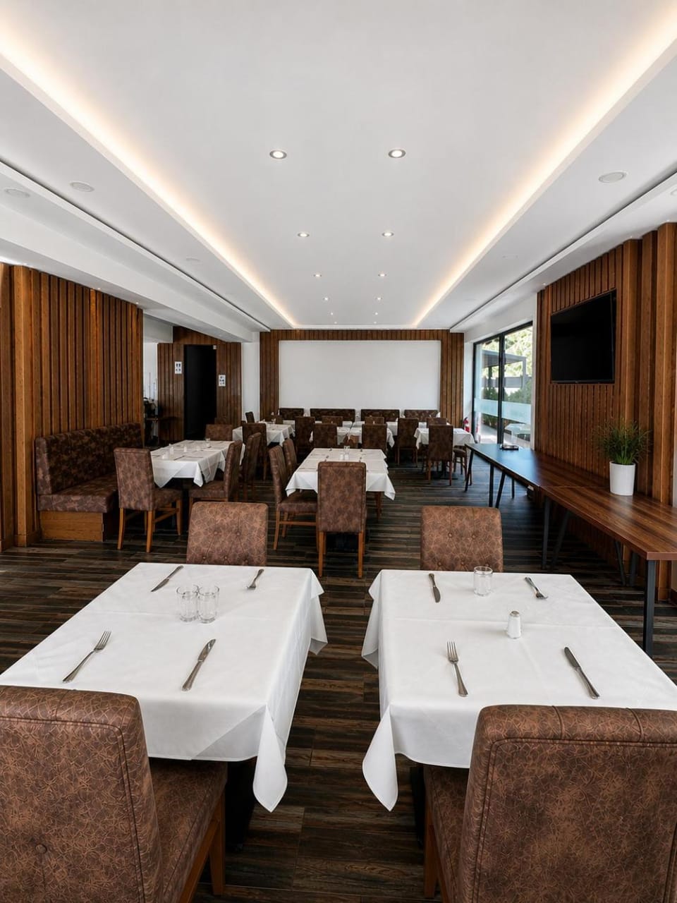 Restaurant/places to eat, TV and multimedia, Seating area