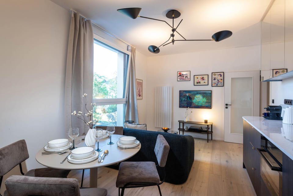 Communal lounge/ TV room, TV and multimedia, Kitchen or kitchenette, Living room, Seating area, Dining area