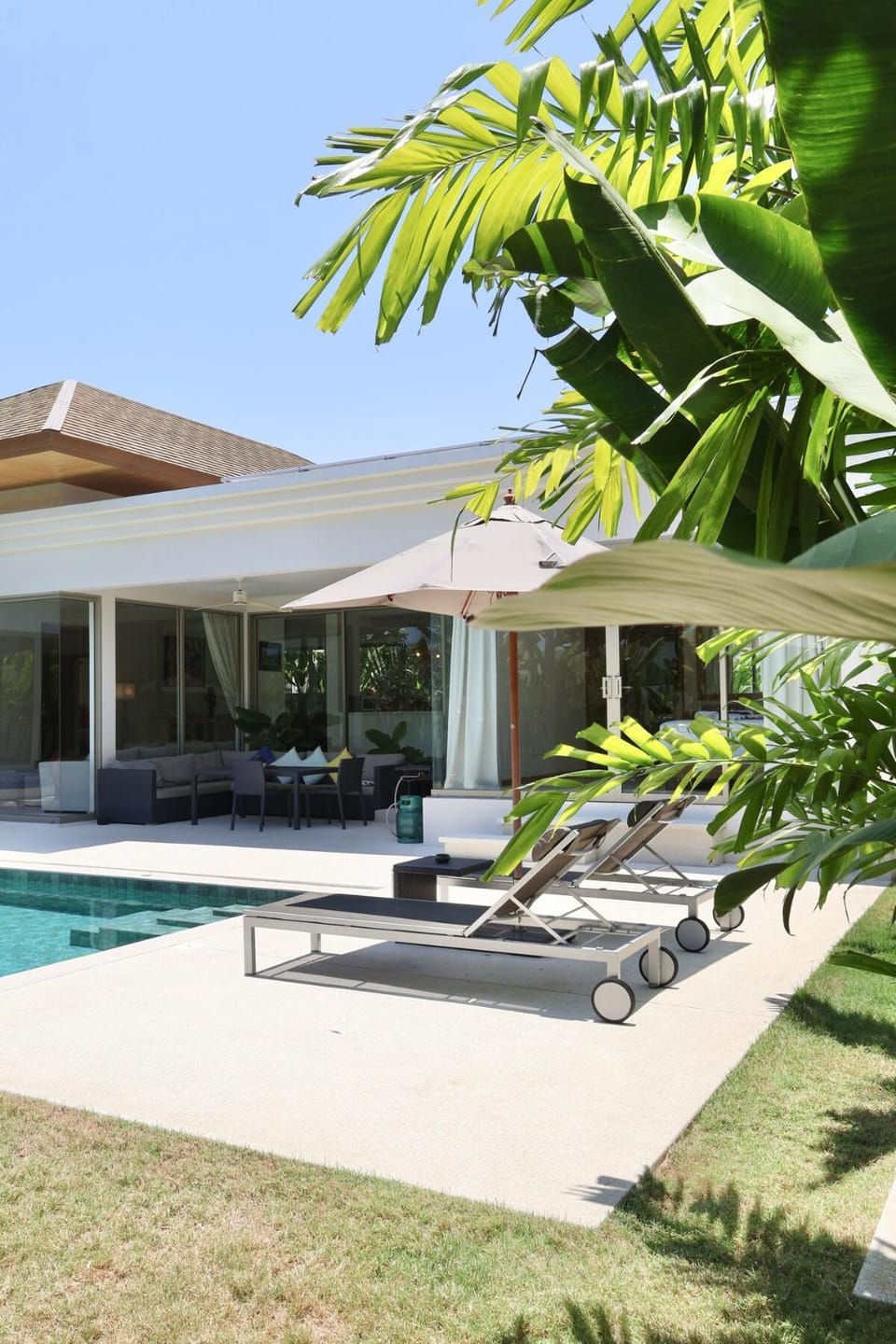 Patio, Spring, Day, Garden, Garden view, Pool view, Swimming pool, sunbed