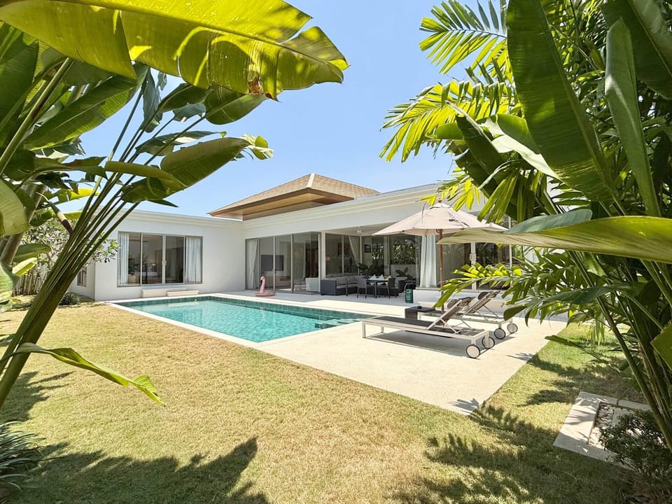 Property building, Patio, Spring, Day, Garden, Garden view, Pool view, Swimming pool, sunbed