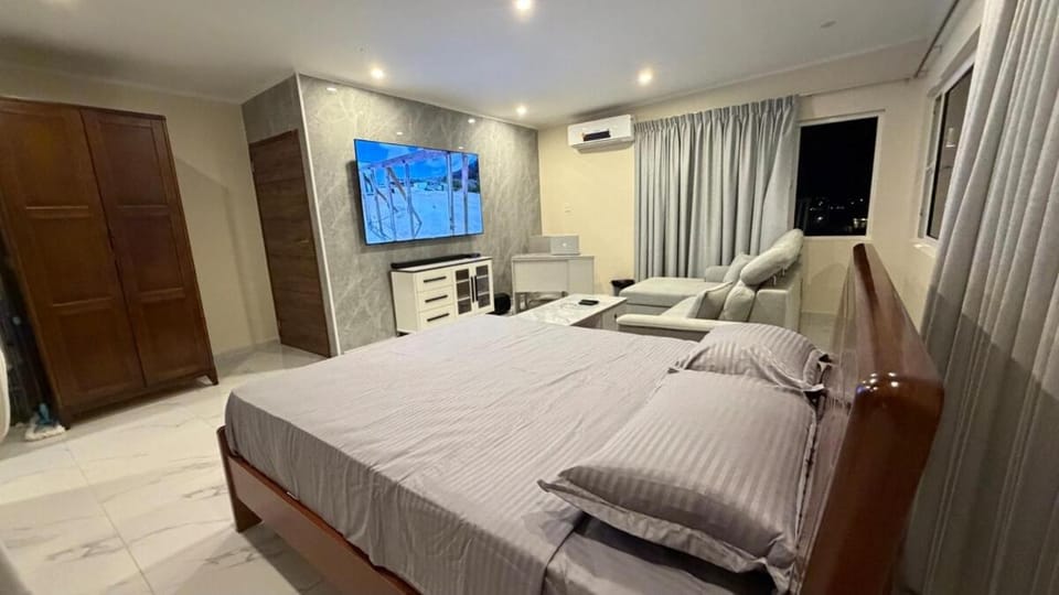 Bed, TV and multimedia, Bedroom, air conditioner