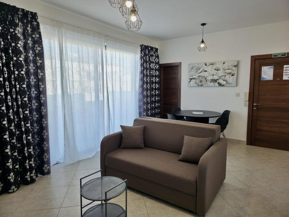 Mansions, Cozy Penthouse with Seaview & BBQ Apartment in Saint Julians