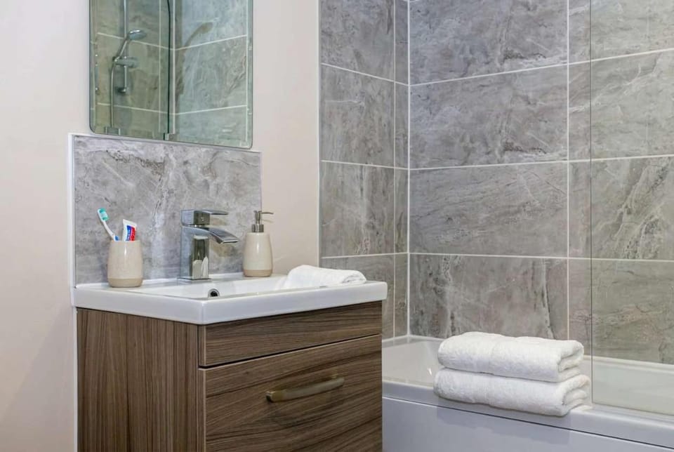 Spacious Bright 1 Bedroom Apartment Manchester Apartment in Salford