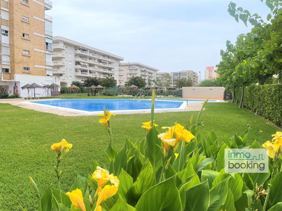 Beach Pineda, playa, climatizado, piscina Y mini golf Apartment in La Pineda