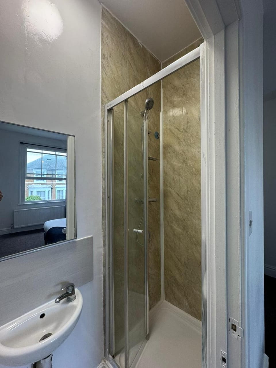 Shower, Toilet
