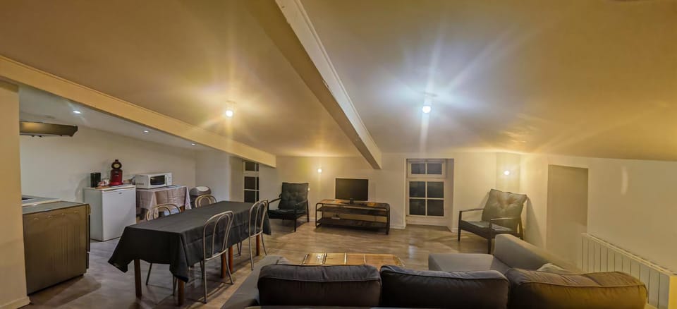 Appartement plein de charme avec terrasse ensoleillée Apartment in Pays de la Loire