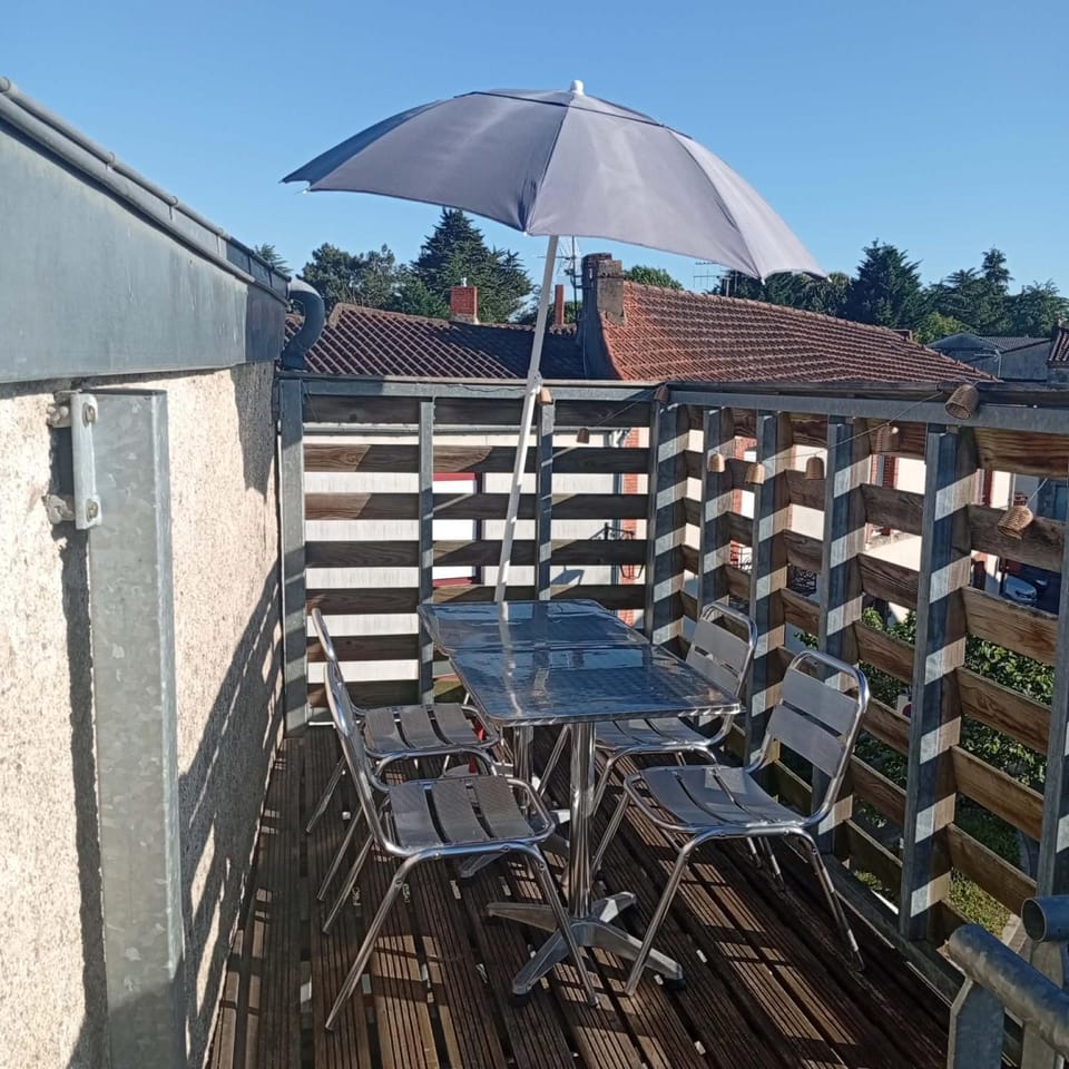 Appartement plein de charme avec terrasse ensoleillée Apartment in Pays de la Loire