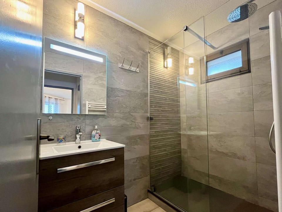Shower, Bathroom