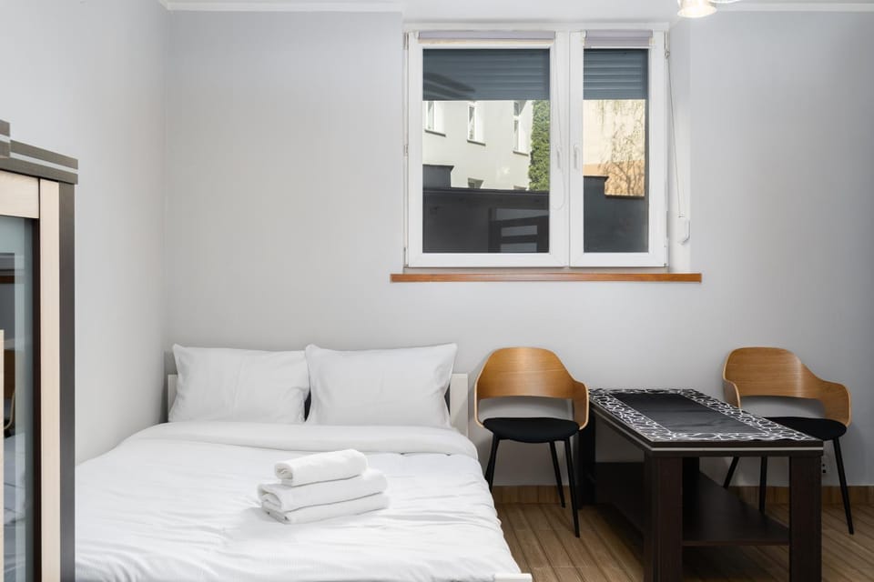 Bed, Living room, Photo of the whole room, Seating area, Bedroom, towels