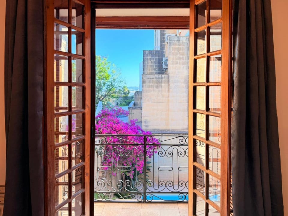 Charming 450-Year-Old House with Pool in Naxxar Villa in Malta