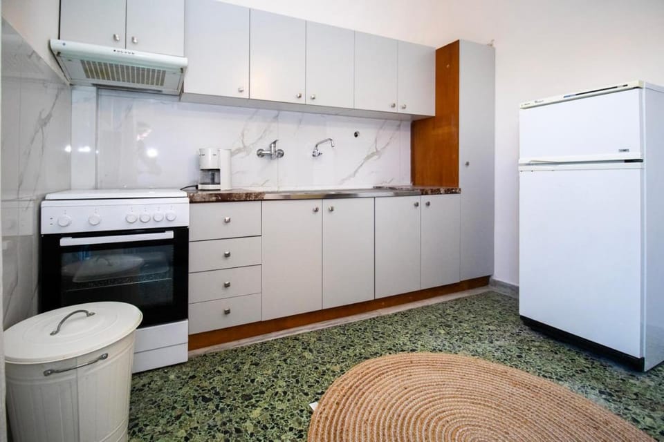 Kitchen or kitchenette, oven, stove