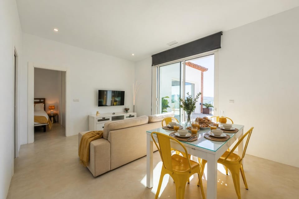 TV and multimedia, Kitchen or kitchenette, Living room, Seating area, Dining area