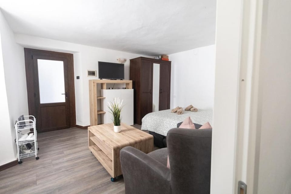 New Rustic Home on Lake Como, La casa del Borgo, Historic Village House in Bellano
