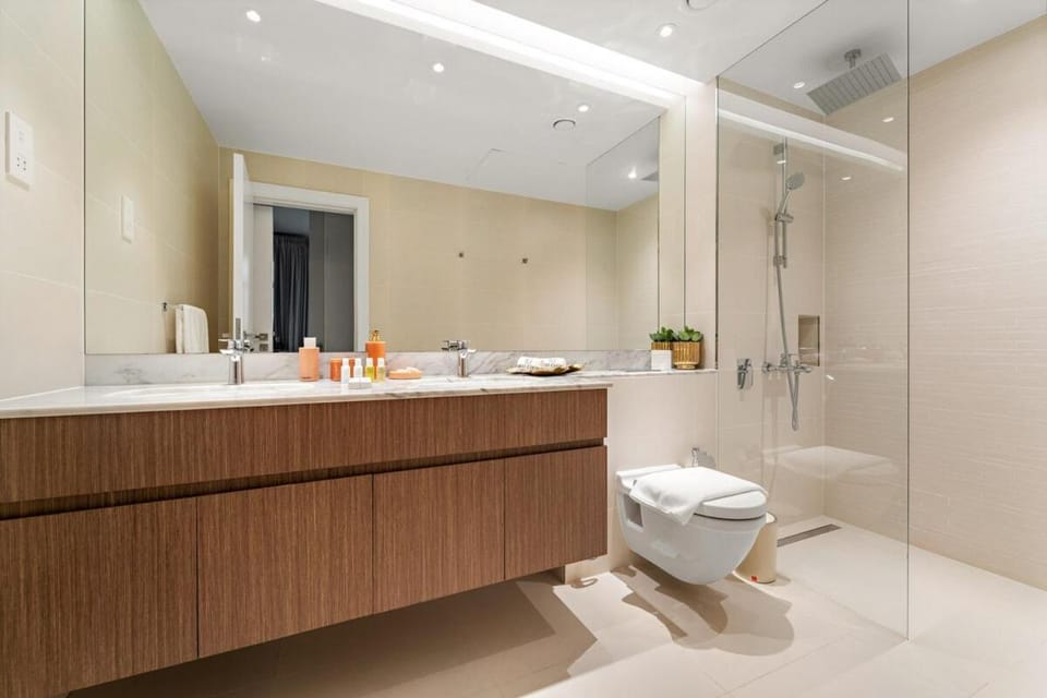 FIRST CLASS Modern 2BR with La Mer Beach Access Apartment in Dubai
