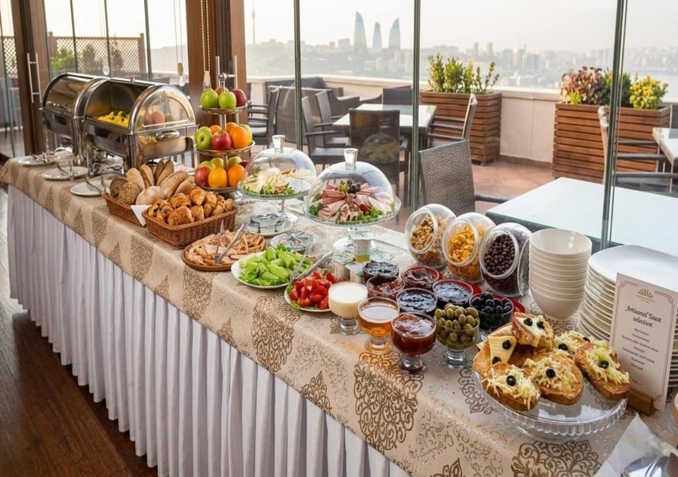 Restaurant/places to eat, Continental breakfast, Buffet breakfast
