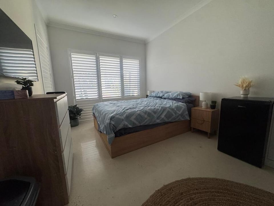 Modern Studio apartment near Train line Apartment in Bayswater