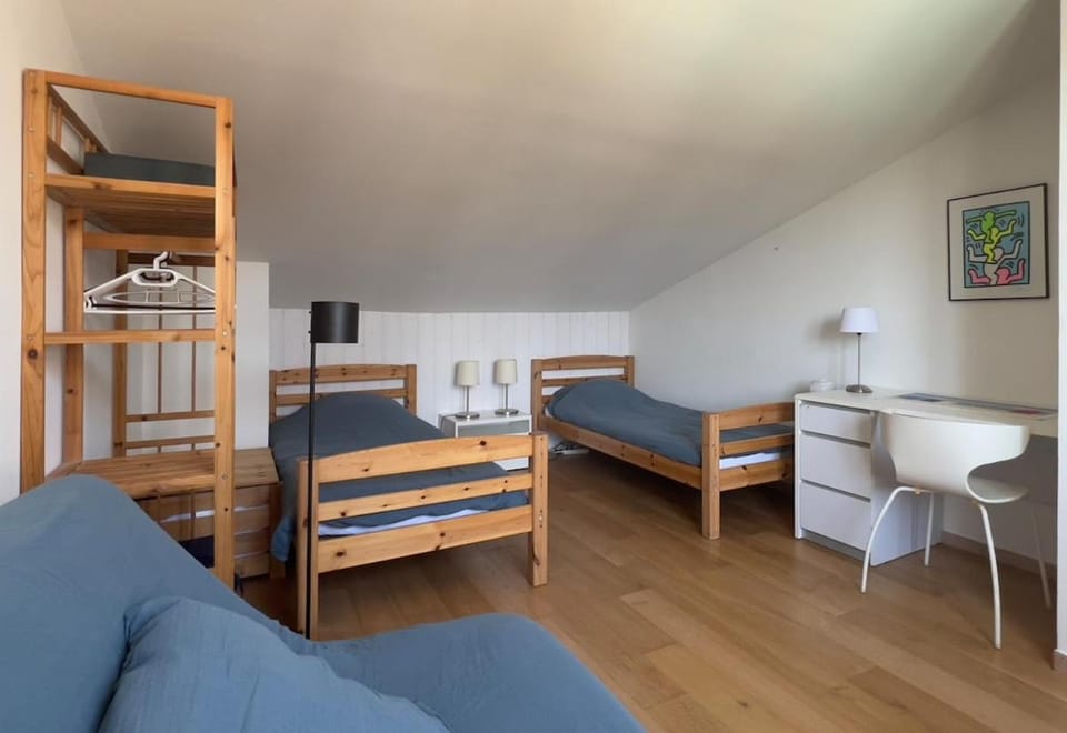 Bed, Seating area, Bedroom