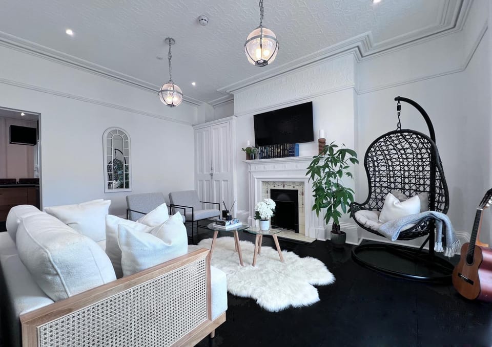 Central spacious town house Apartment in Exeter