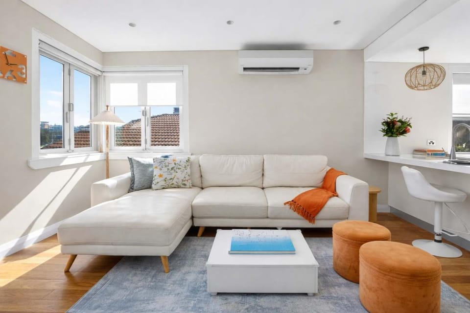 Living room, Seating area, air conditioner