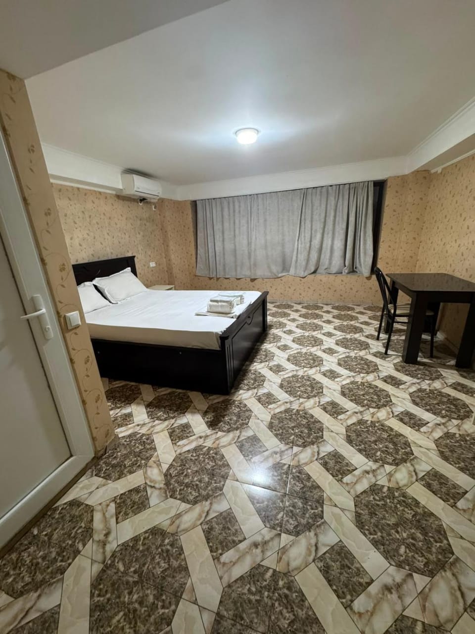 Bed, Bathroom, Photo of the whole room, Bedroom