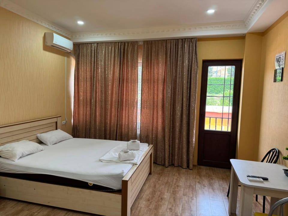 Communal lounge/ TV room, Bed, TV and multimedia, Living room, Photo of the whole room, Seating area, Bedroom, towels, wardrobe, air conditioner