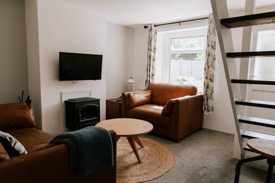 Penny Farthing Charming Countryside Cottage House in Weymouth