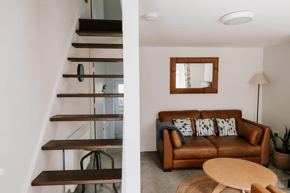 Penny Farthing Charming Countryside Cottage House in Weymouth