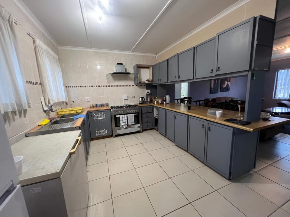 Kitchen or kitchenette, oven, stove