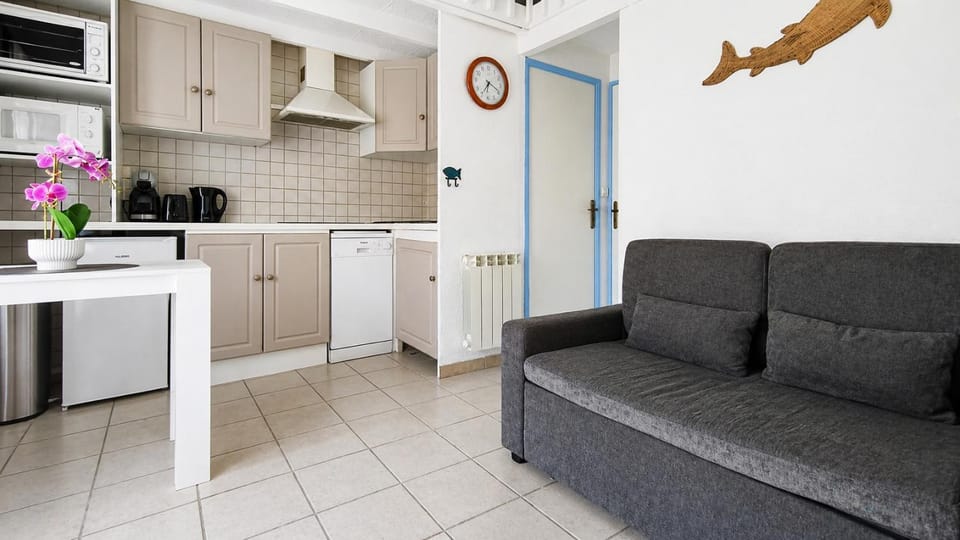 Villa cosy, familiale, terrasse, piscine & parking Villa in Gruissan