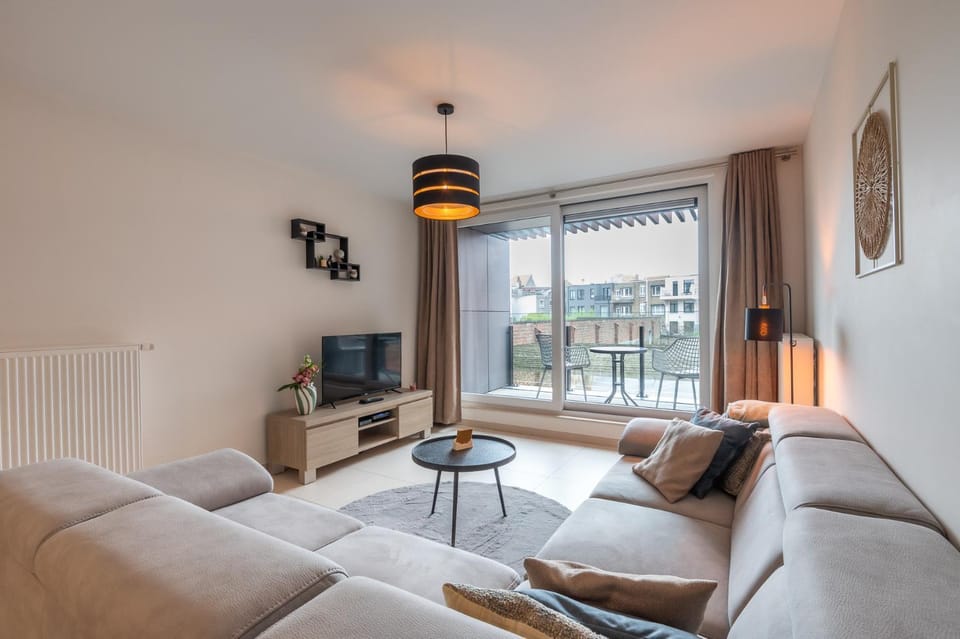 Cozy Coastal Stay in Oostende 2BR, Terrace & Garage Apartment in Ostend