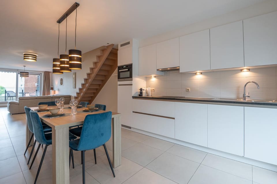 Cozy Coastal Stay in Oostende 2BR, Terrace & Garage Apartment in Ostend