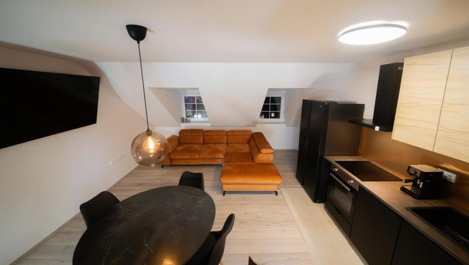 TV and multimedia, Kitchen or kitchenette, Living room