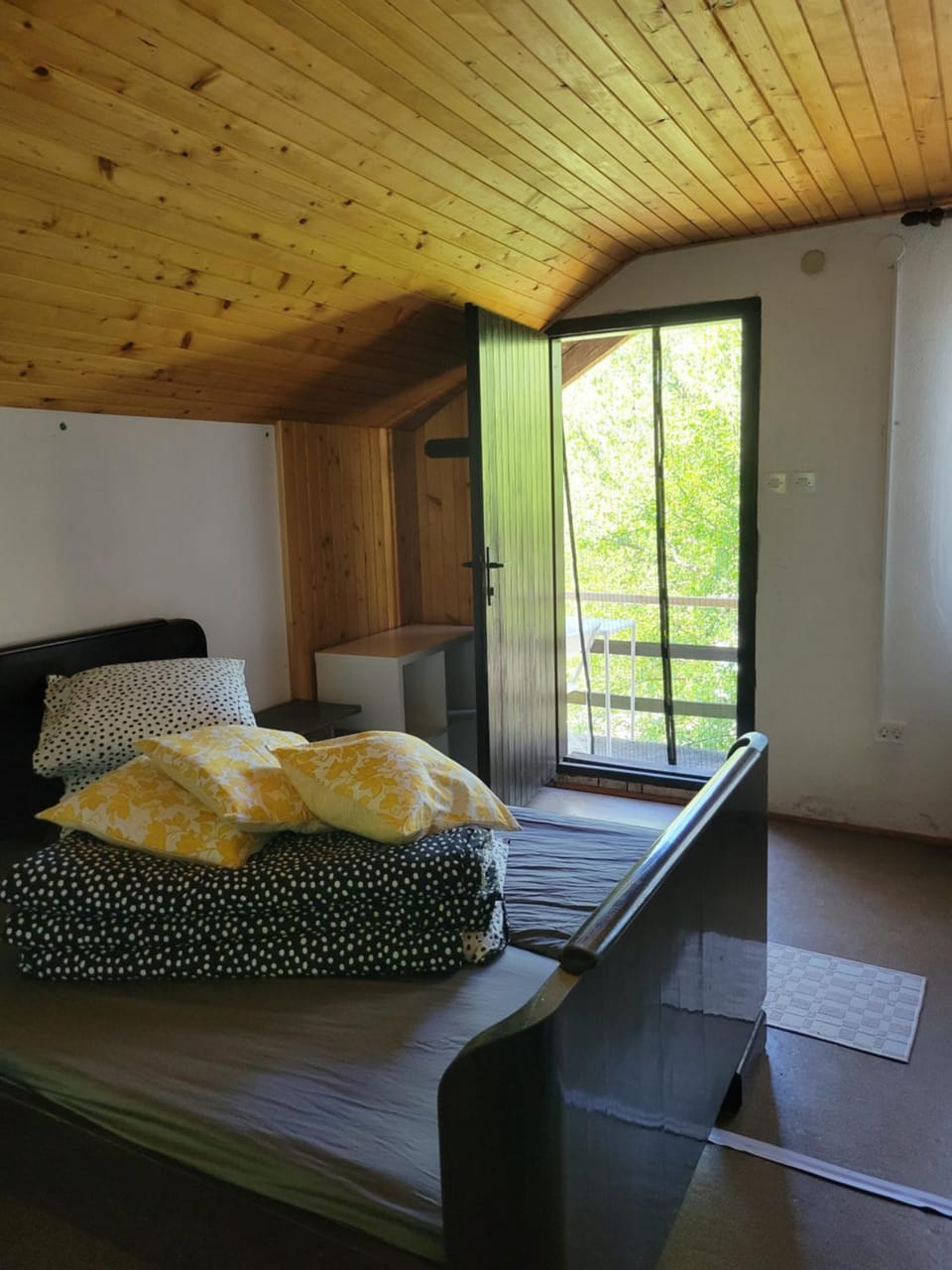 Sunny Hilltop Cottage - 42 km from Ljubljana House in Slovenia