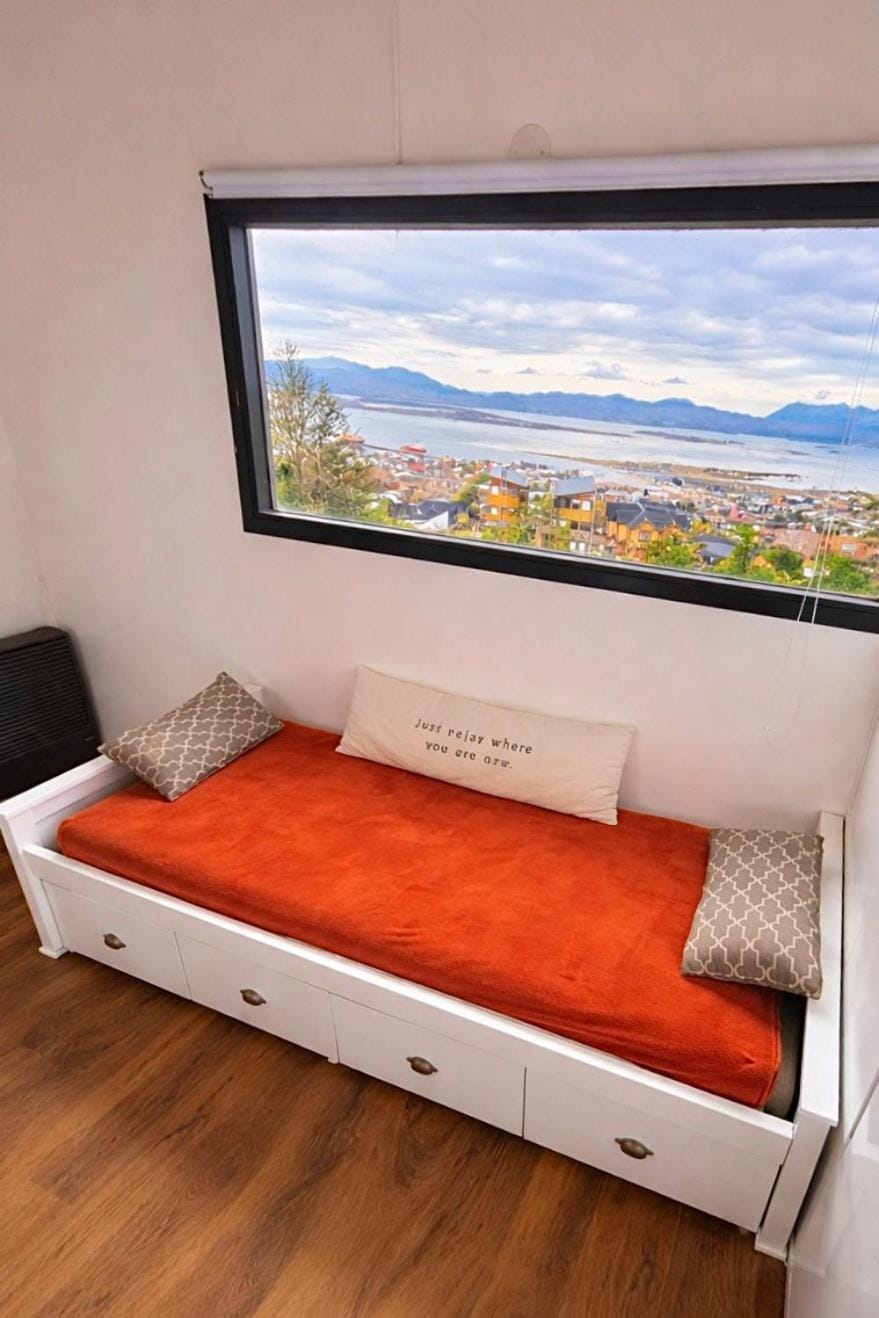 CIELO AUSTRAL house overlookin the ocean Chalet in Ushuaia