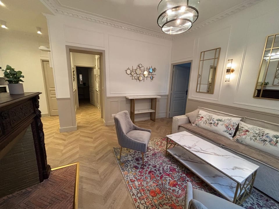 SUITE TOURVILLE Tour Eiffel Apartment in Paris