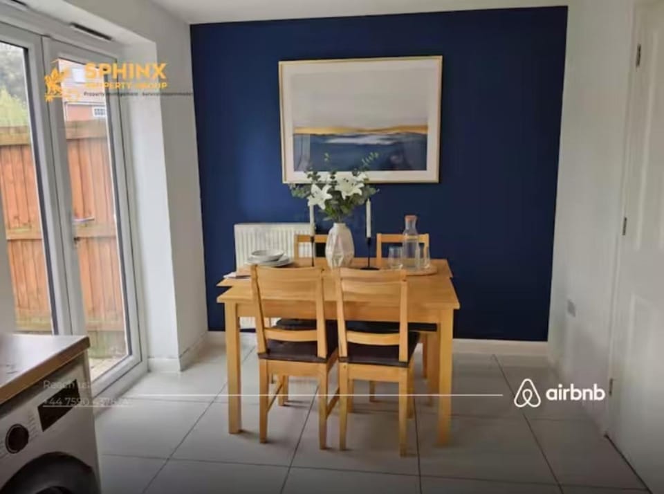 Seating area, Dining area
