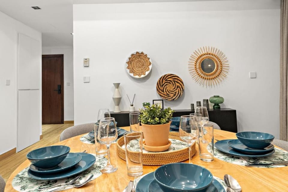 FIRST CLASS 2BR Luxury Marina Escape Apartment in Dubai