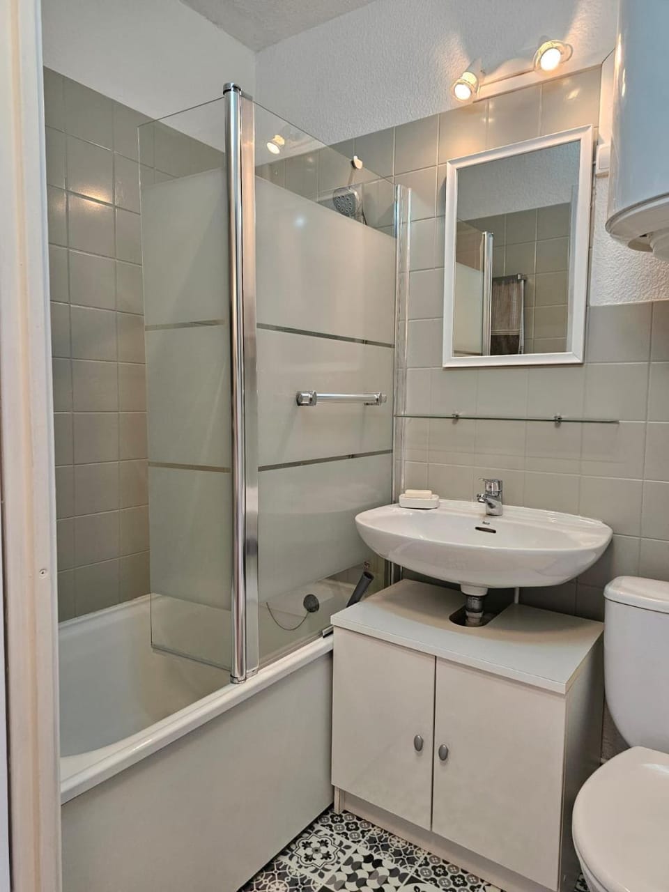 Shower, Toilet, Bathroom, Bath