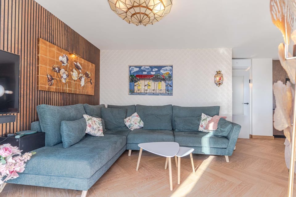 Communal lounge/ TV room, Living room, Seating area