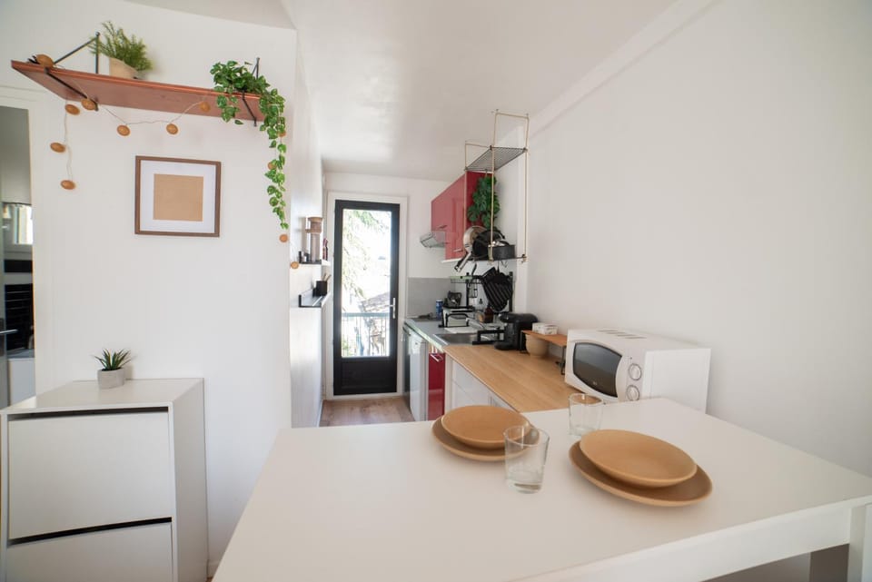 Dining area, kitchen