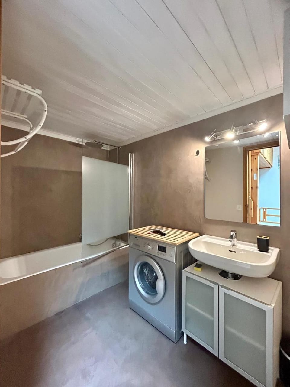 Bathroom, Bath, washing machine