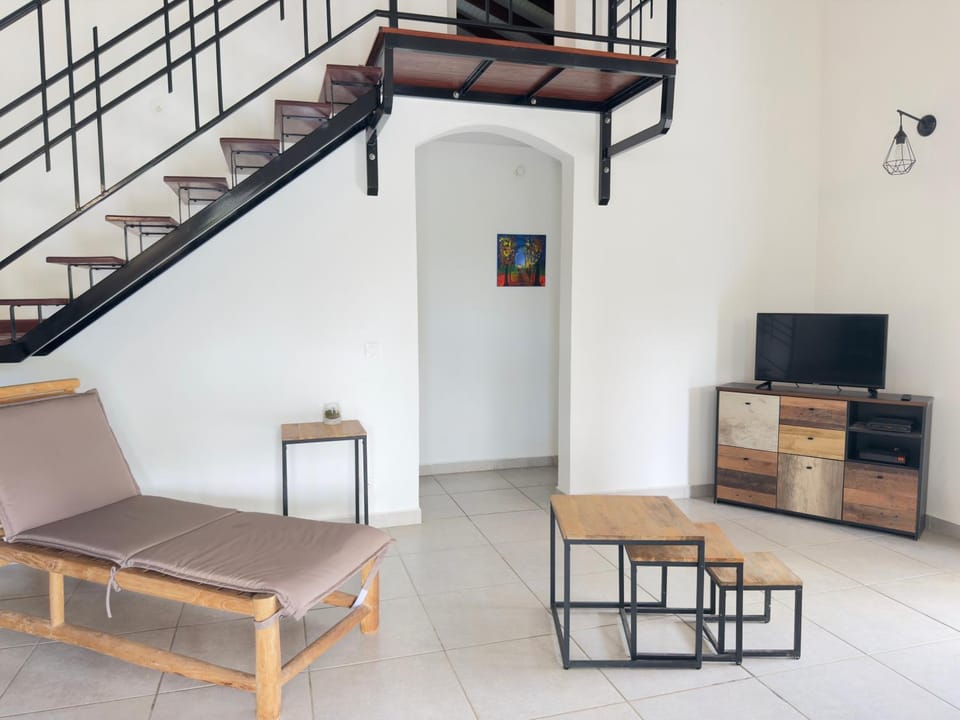 Communal lounge/ TV room, Living room, Seating area