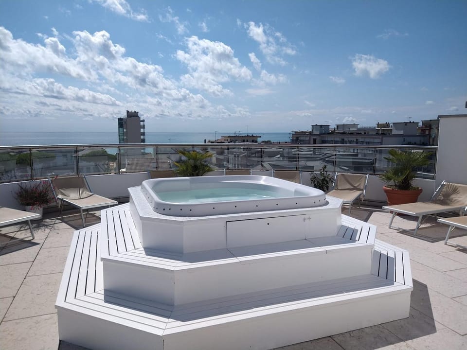 Hot Tub, View (from property/room), Balcony/Terrace, sunbed