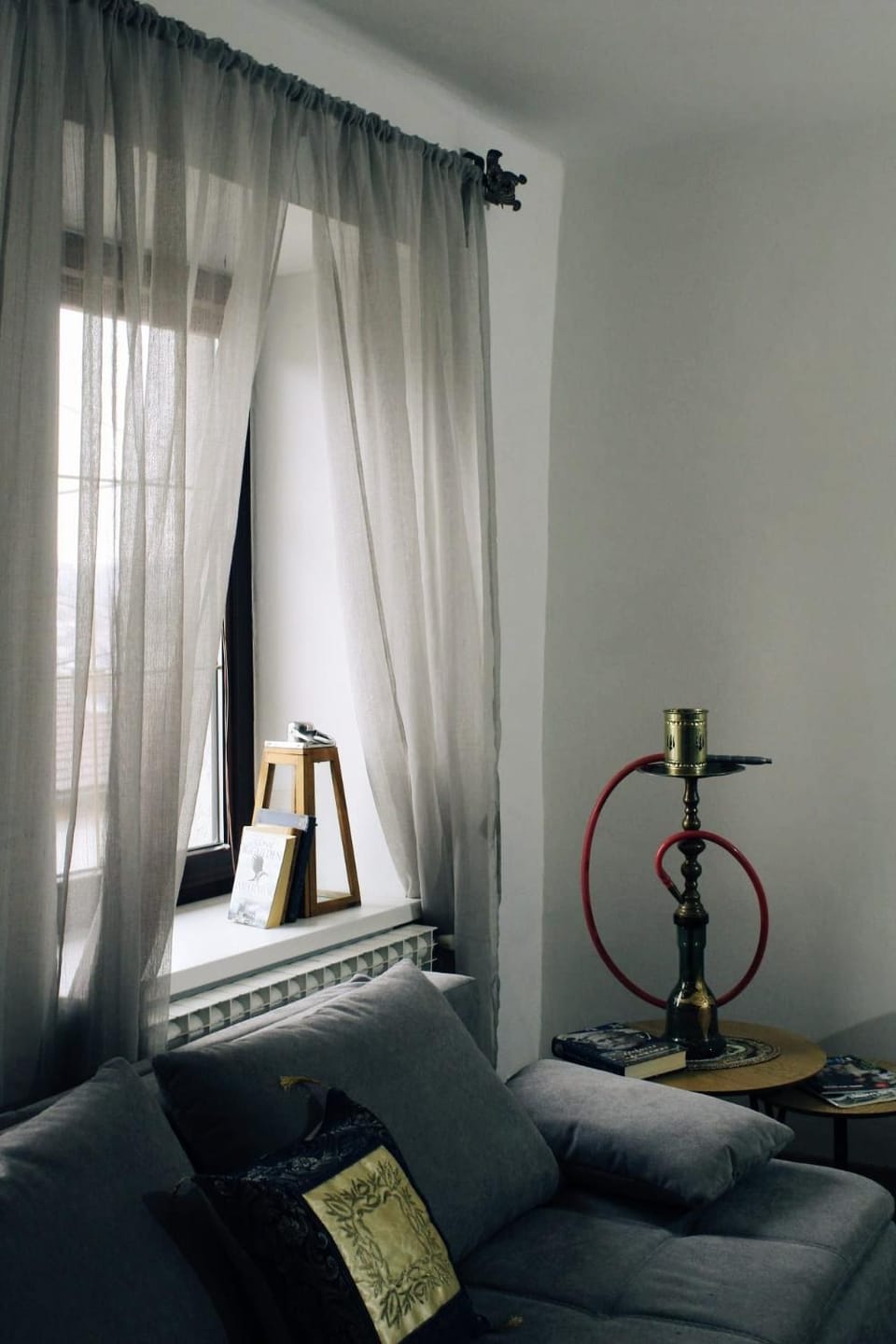 Living room, Decorative detail, Quiet street view