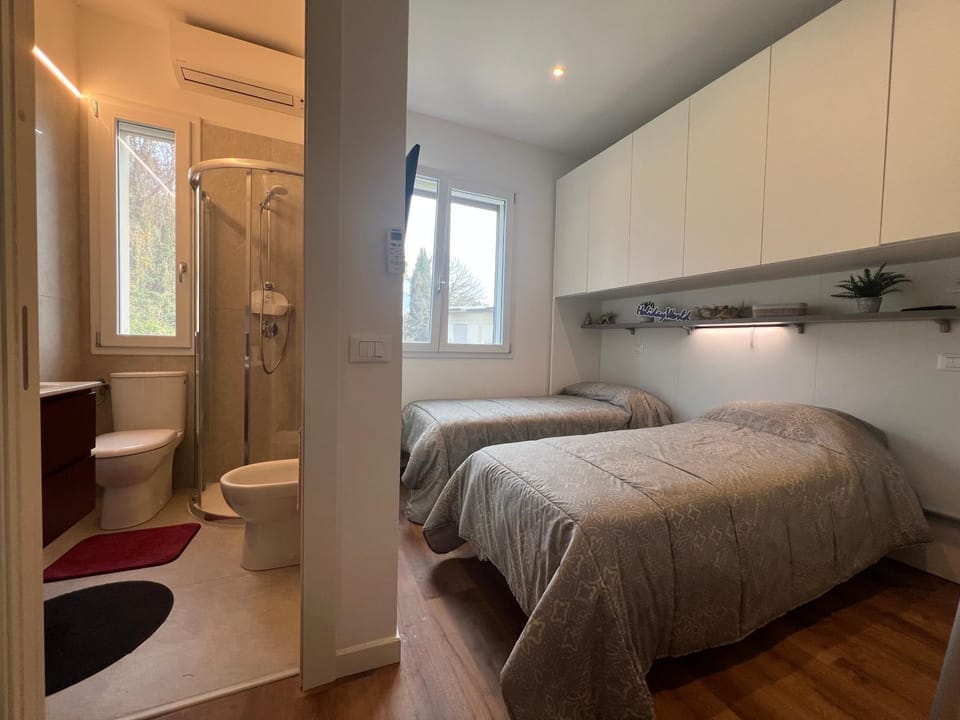 Bed, Bathroom
